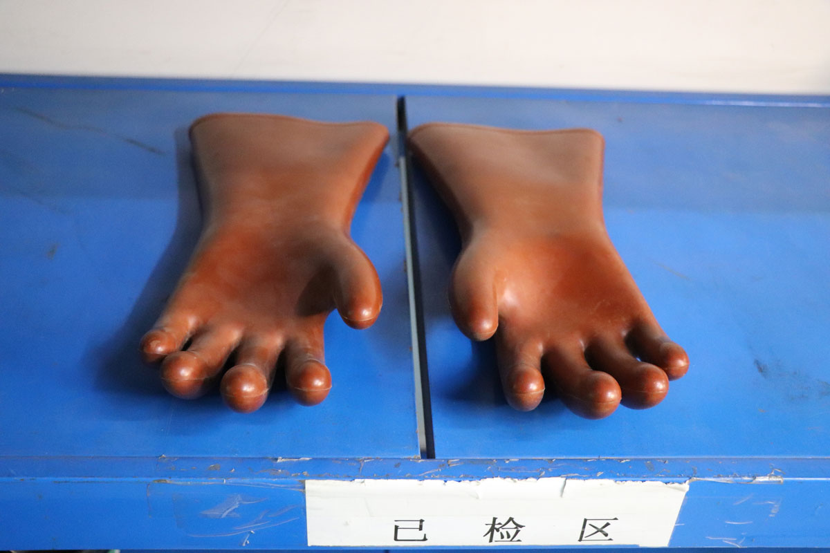 高壓絕緣鞋、絕緣手套、驗電器試驗周期是多長時間？